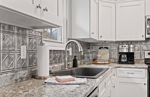 Doling Haus | Easy access to the interstate and all that Springfield has to offer.