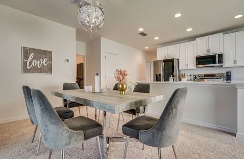 Groveland Haus | Easy Disney Day Trips: Family Home w/Pool Access