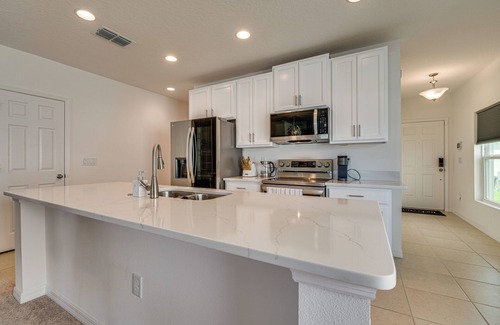 Groveland Haus | Easy Disney Day Trips: Family Home w/Pool Access