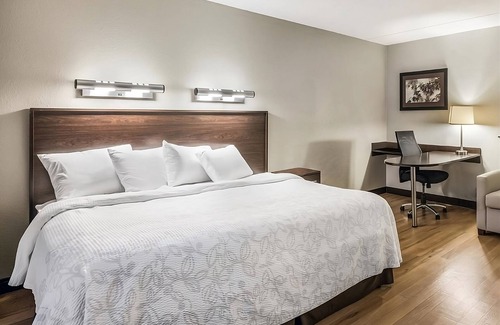 Woburn Hotel | Easy Highway Access! Pet-Friendly Property, Short Drive to Medford Square!