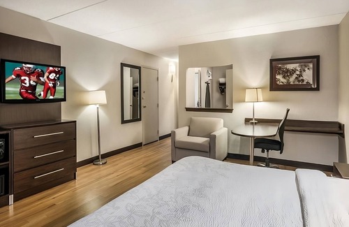 Woburn Hotel | Easy Highway Access! Pet-Friendly Property, Short Drive to Medford Square!