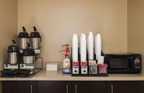 Woburn Hotel | Easy Highway Access! Pet-Friendly Property, Short Drive to Medford Square!