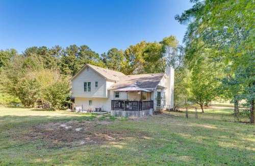Douglasville Haus | Easy I-20 Access to ATL Suburban Retreat with Yard
