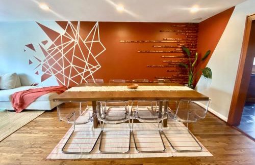 The Heights Wohnung | Easy PATH&Bus access- NYC| designer home + Deck.