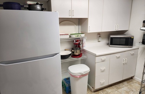 Brookline Haus | ECLECTIC ▪︎ 3 BDRM ▪︎ 3 BATH ▪︎ PATIO ▪︎ EV CHARGER ▪︎ GARAGE ▪︎ MIN TO DNTWN