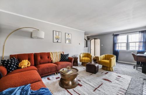 Upper St. Clair Haus | Eclectic 4Bed with BBQ-Firepit-Games-secretGarden & 7 mile to Downtown