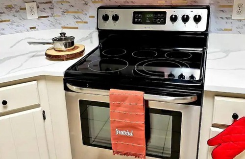 Candler Haus | Eclectic Ranch Style Home - Sleeps 12