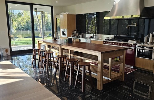 King Haus | đEcoLux Estate w/ La Canche Range & Hot Tub: 7 miles to UM