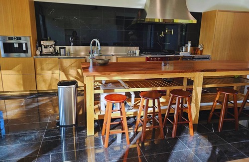 King Haus | đEcoLux Estate w/ La Canche Range & Hot Tub: 7 miles to UM