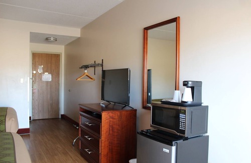 Cadillac Hotel | Econo Lodge Cadillac