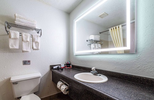 Streetsboro Hotel | Econo Lodge Cleveland Southeast - Kent