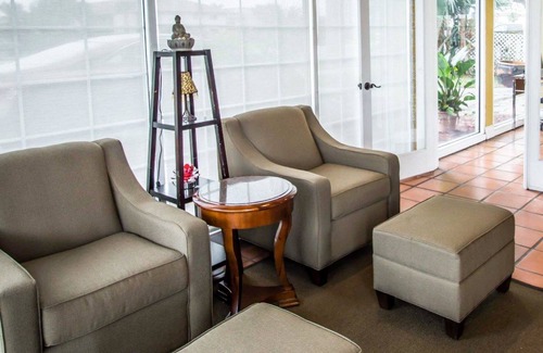 Cocoa Beach Hotel | Econo Lodge Cocoa Beach - near the Port