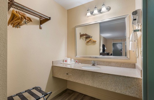 Good Hope Hotel | Econo Lodge Cullman