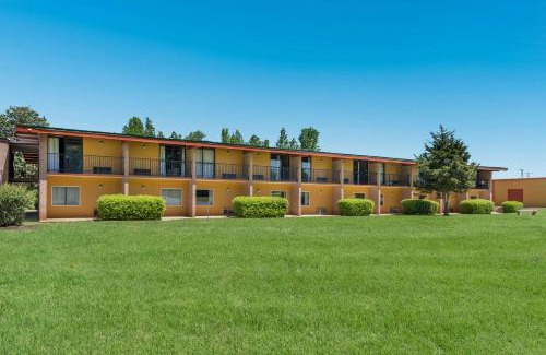 High Point Hotel | Econo Lodge High Point - Archdale