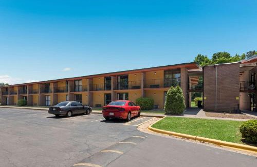 High Point Hotel | Econo Lodge High Point - Archdale