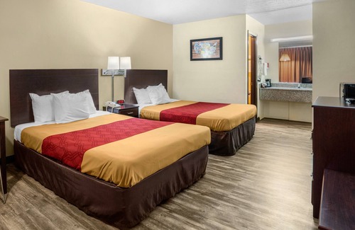 Rolla Hotel | Econo Lodge Rolla I-44 Exit 184 Near Missouri University of Science and Technology