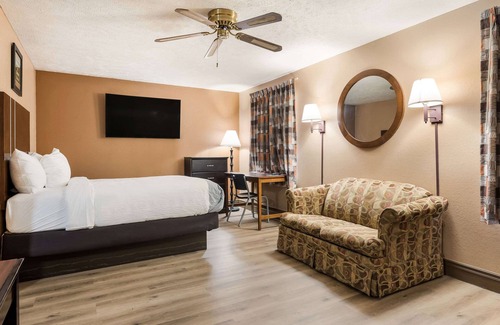 Selmer Hotel | Econo Lodge