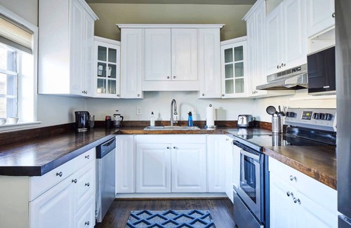 Crestline Heights Haus | Eden Brae - Birmingham s Premier Retreat