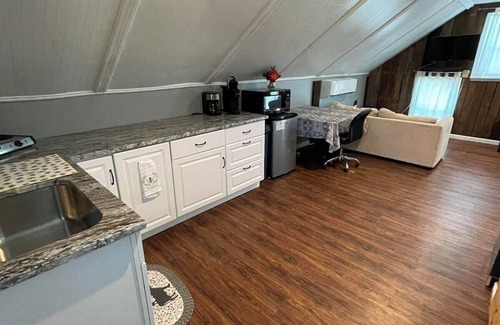 Allen Wohnung | Eden Farm: Private Studio Minutes from Salisbury