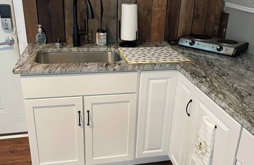 Allen Wohnung | Eden Farm: Private Studio Minutes from Salisbury