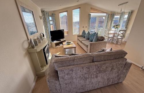 Fitling Haus | Eden Lodge-Tranquil-Hot Tub-Fishing-7m to Beach