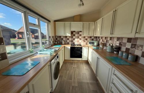 Fitling Haus | Eden Lodge-Tranquil-Hot Tub-Fishing-7m to Beach