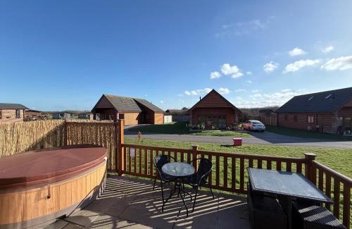 Fitling Haus | Eden Lodge-Tranquil-Hot Tub-Fishing-7m to Beach