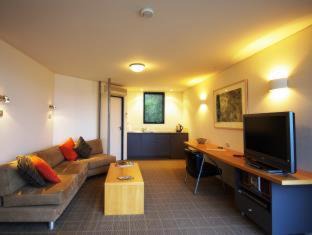Coles Bay Resort | Edge of the Bay