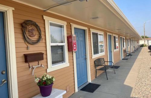 Thermopolis Hotel | Edge of the Canyon Motor Lodge formerly The El Rancho