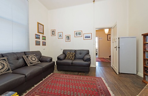 Hobart Central Business District Bed & Breakfast | Edinburgh Gallery Bed & Breakfast