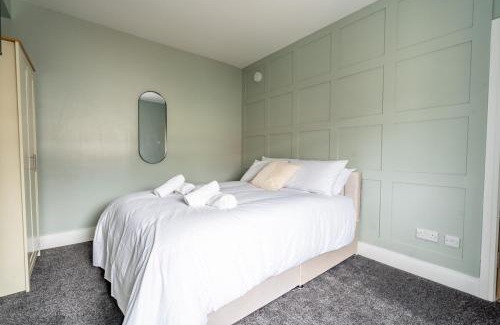 Goole Haus | Edinburgh Street House 3 Bed, 4 Guest