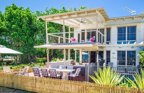 Picnic Bay Haus | EEAST on the beachfront of Picnic Bay
