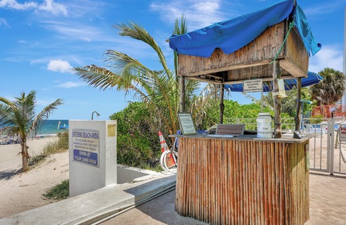 Bermuda Riviera Wohnung | Efficiency with City Views