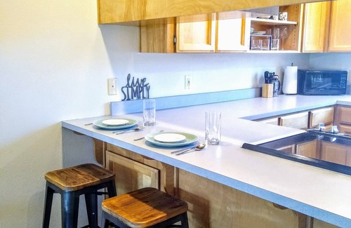 Medford Hütte | Efficient, clean, pet-friendly 2 bed/bath cottage