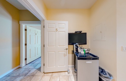 Northeast Harbor Haus | Efficient Getaway with Free WiFi - Close to Acadia National Park