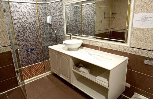 Hunei District Hotel | Eiffel Motel