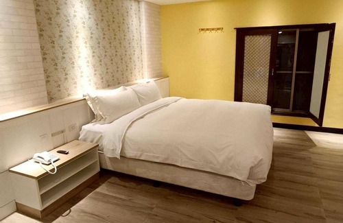 Hunei District Hotel | Eiffel Motel