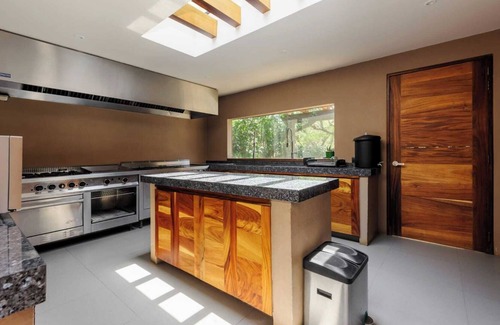 El Santuario Villa | El Salto: Luxury Ranch with Lake View