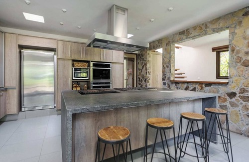 El Santuario Villa | El Salto: Luxury Ranch with Lake View