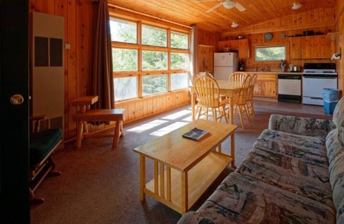 Orr Kabine | Elbow Lake Lodge: Crestview Cabin 3BR/1BA