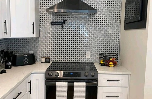 Candler-McAfee Haus | Elegance at Eastlake 8 minutes from downtown ATL!