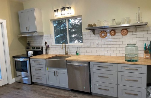 Anaconda Haus | Elegance Redefined - A Classic Victorian Home with Modern Amenities