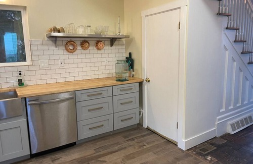 Anaconda Haus | Elegance Redefined - A Classic Victorian Home with Modern Amenities