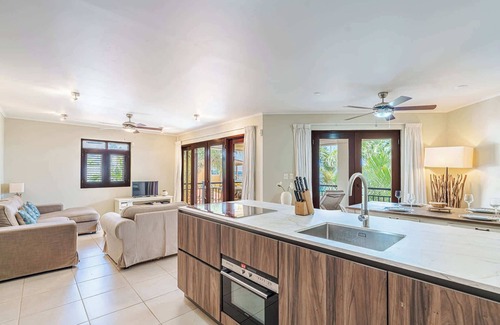 Playa Wohnung | Elegancia Ocean View with Cooling Pool
