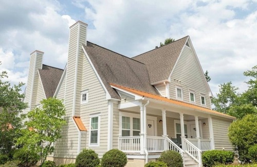 Lackey Wohnung | Elegant 1BR Stay Featuring Outdoor Dining Area + Peaceful Surroundings | 2 Units