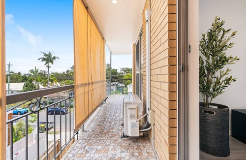 Hawthorne Wohnung | Elegant 2-Bed with Balcony by Parks and Amenities