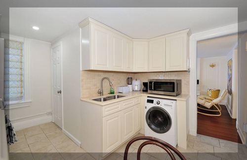 Little Italy Wohnung | Elegant 2BR/1BA Apt in the Heart of NYC!