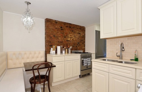 Little Italy Wohnung | Elegant 2BR/1BA Apt in the Heart of NYC!