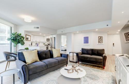 Crystal City Wohnung | Elegant 2BR Apartment Minutes From DC