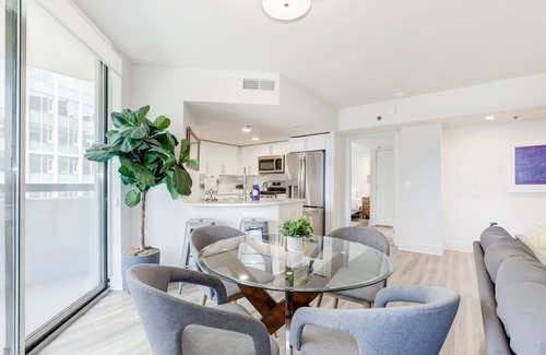 Crystal City Wohnung | Elegant 2BR Apartment Minutes From DC